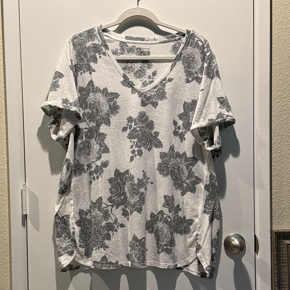 Lane Bryant White and Gray Floral Short Sleeve Tee